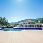 Aurum Exclusive Club Hotel